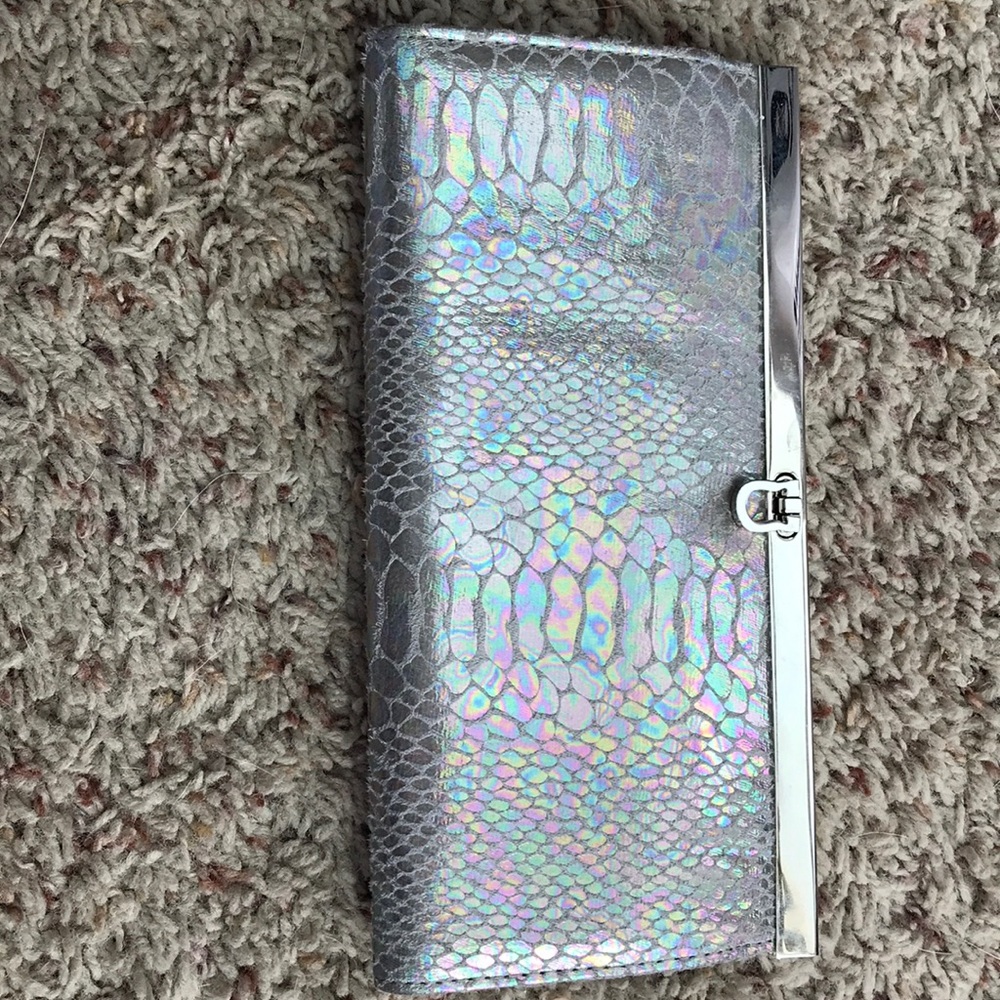 Holo Clutch